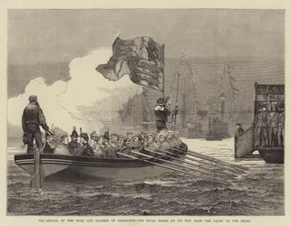 Ankomsten af hertugen og hertuginden af Edinburgh, Royal Barge på vej fra yachten til kysten